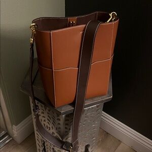 Like New, AALLYN, Chic Brown Leather Shoulder Bag, Excellent condition